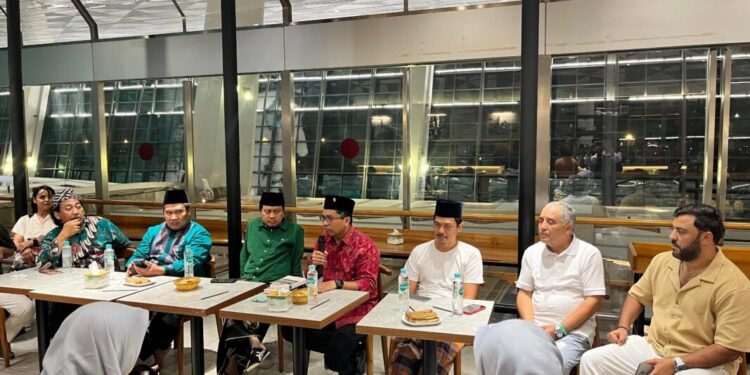 Dubes RI Untuk Tunisia Lepas 45 Santri Bina Insan  Mulia  Peraih Beasiswa Studi Ke Tunisia