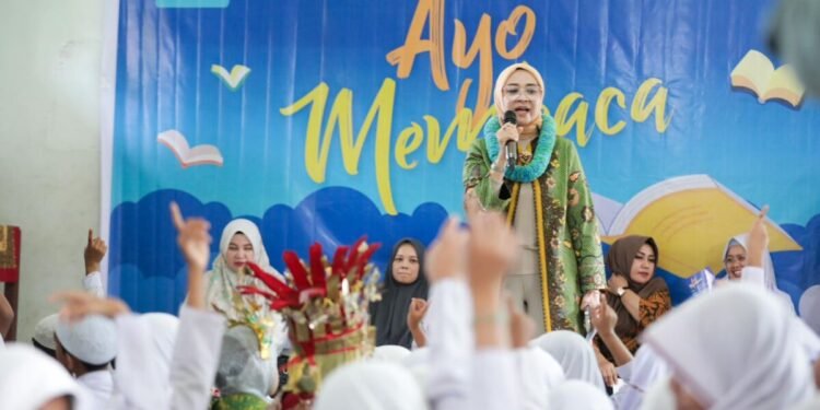 Dari Barus, Rustini Muhaimin Iskandar Nyalakan Semangat Literasi dan Kepedulian Sosial Santri