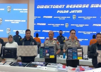 Konferensi pers Polda Jatim ungkap penipuan investasi kripto dan trading saham