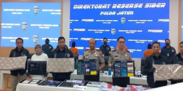 Konferensi pers Polda Jatim ungkap penipuan investasi kripto dan trading saham