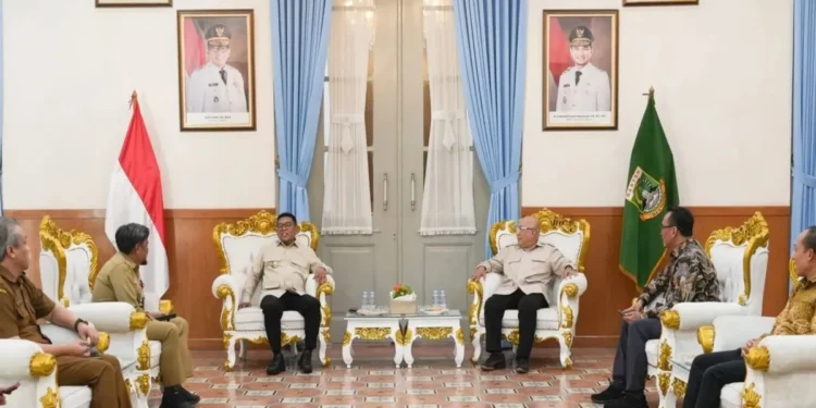 Jajaran Telkom Akses bertemu Gubernur Banten Andra Soni di Serang