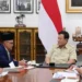 Presiden Prabowo Subianto menerima laporan Menteri dan Wakil Menteri Haji dan Umrah di Istana Kepresidenan Jakarta