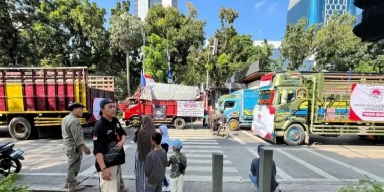 Demonstrasi sopir truk logistik menuntut solusi kelangkaan solar dan tata kelola pelabuhan dalam aksi 8 Oktober 2026