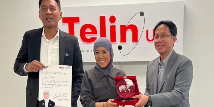 Menkomdigi Meutya Hafid bersama CEO Telin Abdul Rahman Ansyori di kantor Telin Los Angeles, Amerika Serikat