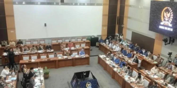 Sidang DPR RI membahas target pengesahan RUU Perlindungan Ketenagakerjaan pada 8 Oktober 2026