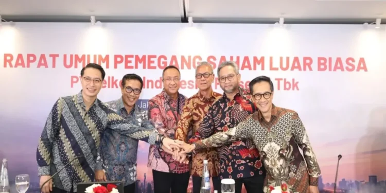 Jajaran Direksi dan Komisaris Telkom usai RUPSLB 2026 yang menyetujui spin-off InfraCo ke InfraNexia