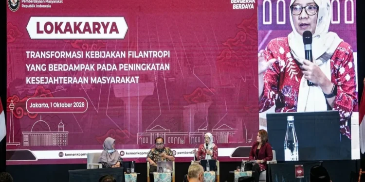 Asisten Deputi Pemberdayaan Sosial Kemenko PM Suwatin berbicara dalam Lokakarya Transformasi Kebijakan Filantropi di Jakarta