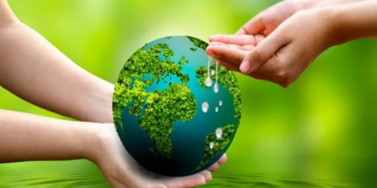 Hening Parlan saat memaparkan konsep Siti Kanaya untuk pengelolaan hutan wakaf berbasis perempuan