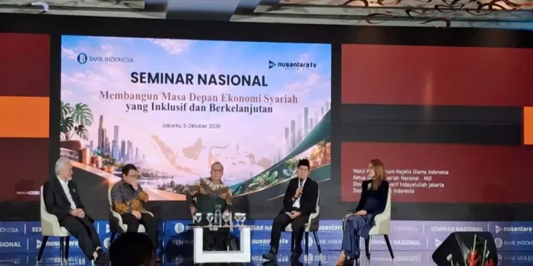 Ketua Badan Pengurus Harian DSN MUI KH M Cholil Nafis saat menjadi narasumber Seminar Nasional Ekonomi Syariah di Hotel Pullman Thamrin Jakarta