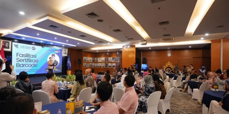 Menteri Perdagangan Budi Santoso membuka Kick Off Fasilitasi Sertifikasi Barcode untuk produk pangan kemasan dan kecantikan di Kantor Kemendag Jakarta.