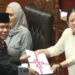 Ketua Panja RUU Satu Data Indonesia Sturman Panjaitan menyerahkan laporan akhir kepada pimpinan DPR dalam Rapat Paripurna
