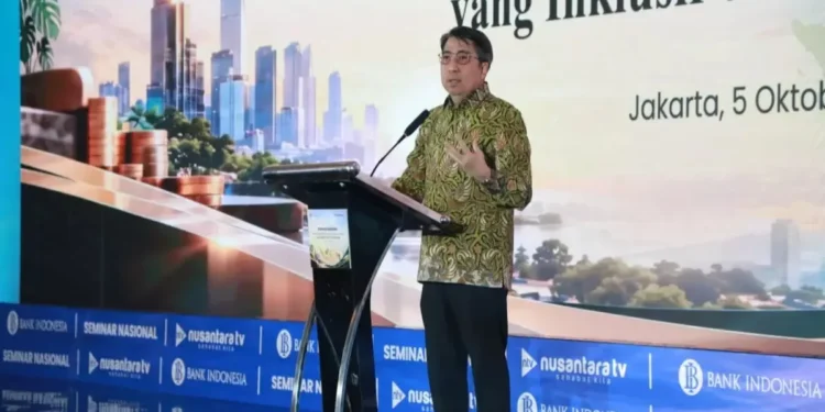 Deputi Gubernur BI Solikin M Juhro dan Ketua DSN MUI KH M Cholil Nafis dalam Seminar Nasional Ekonomi Syariah di Hotel Pullman Thamrin Jakarta