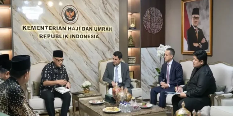 Menhaj Mochamad Irfan Yusuf menerima kunjungan Dubes Yordania Sudqi Atallah Al Omoush di kantor Kemenhaj Jakarta