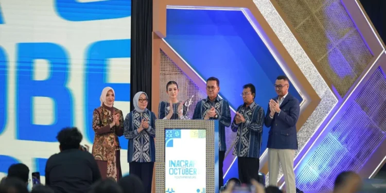 Menteri Perdagangan Budi Santoso bersama Selvi Gibran Rakabuming membuka INACRAFT October Vol. 5 2026 di JICC Jakarta.