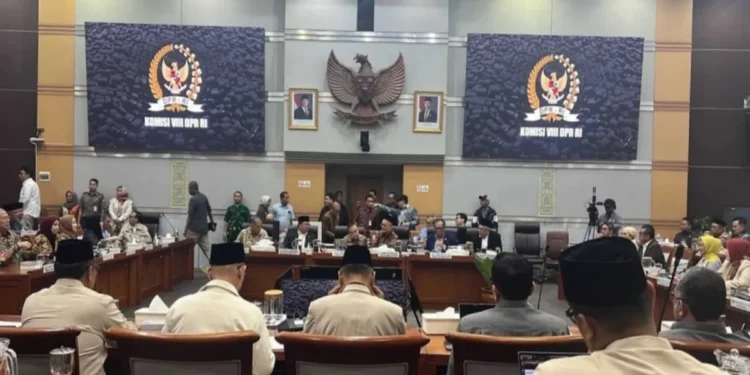 Rapat penetapan Biaya Penyelenggaraan Ibadah Haji 2027 di Senayan Jakarta
