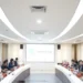 Wakil Menteri Perdagangan RI Dyah Roro Esti berjabat tangan dengan delegasi UK All-Party Parliamentary Group Indonesia di Kantor Kementerian Perdagangan Jakarta.