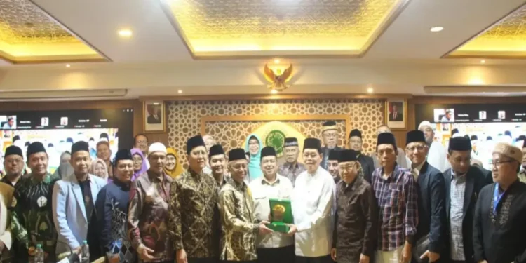 Wahiduddin Adams berbicara dalam Tukar Pikiran Implementasi Wajib Halal Oktober 2026 di Kantor MUI Jakarta
